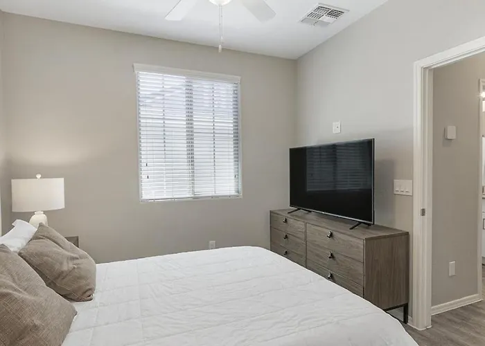 Landing - Modern With Amazing Amenities