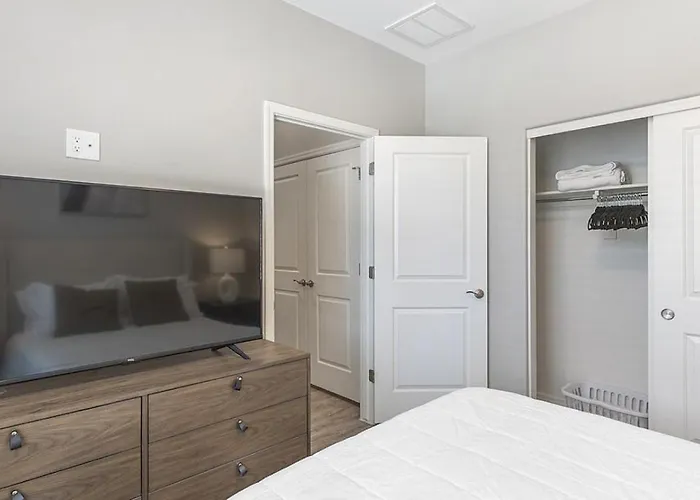 Landing - Modern With Amazing Amenities
